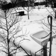 Netradičně pojatý showroom sanitární keramiky