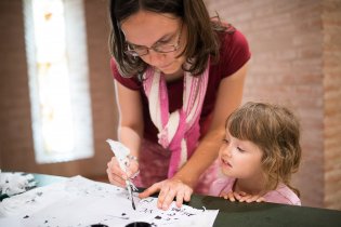 Nesoutěžní disciplína - psaní husím brkem