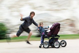 Na nádvoří zámku v Náměšti nad Oslavou trénujeme průjezd pravotočivé zatáčky