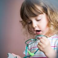 Verunka už pochopila, že když nebude brýle čistit, tak nic neuvidí