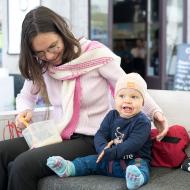 ...Radovan se chová jako typický kavárenský povaleč