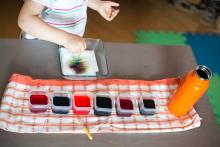 Hrátky s potravinářskými barvivy a kapátkem