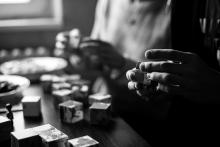 Složit kostky bez předlohy, to je výzva i pro dva právníky!