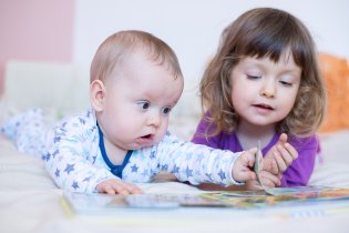 Radovánek by samozřejmě všechna odklápěcí okénka nejraději utrhl a ožužlal