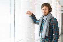 Košile narychlo koupená v sekáči zachránila situaci a produktové foto dopadlo výborně