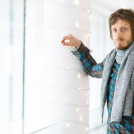 Košile narychlo koupená v sekáči zachránila situaci a produktové foto dopadlo výborně