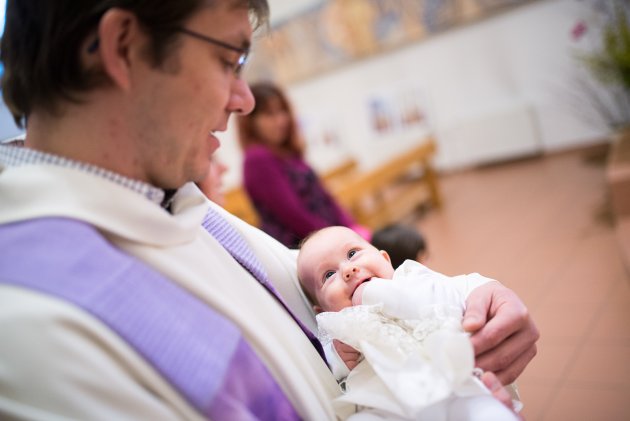 Mami, tati, průšvih - asi jsem se zamilovala do kněze