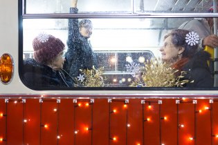 Ve vánoční šalině je nutné se místo jízdenkou prokázat platným jmelím