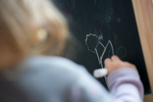 Verunka maluje žáka 3.B