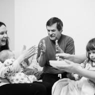 Marné pokusy o rozveselení horečnaté Verunky