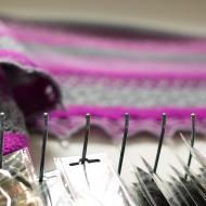 Maminka čerpá vlněnou energii u Vlněných sester, které mají výjimečně otevřeno v sobotu