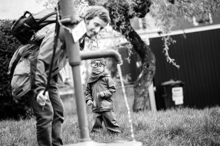 Po chvíli opatrného pozorování se Verunka osmělila a taky si zapumpovala