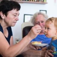 Radovánkovi řízek tak chutnal, že si babička musela dávat pozor, aby ji neukousl ruku