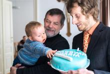 Čerstvě pokřtěný Radovan Maria by si dal svíčku