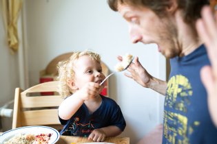 Ten náš tatínek potřebuje pořádně vykrmit