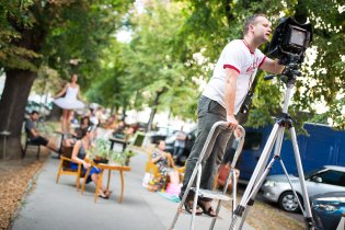 To byl, panečku, vskutku fotograf na vysoké noze