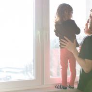 Děda s babičkou už by tu každou chvíli měli být!