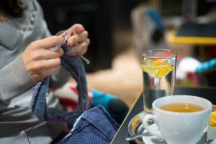 Poznatky ze společného focení svatby probíráme, jak jinak, než s jehlicemi v rukou