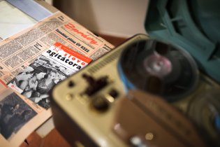 Měli tam nějaké brožurky k rozebrání