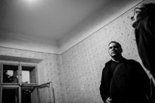 Po mši v kapličce v Bohumilicích a návštěvě zrušených hodů nás otec Petr pozval na prohlídku svého útulného 15+1 squatu