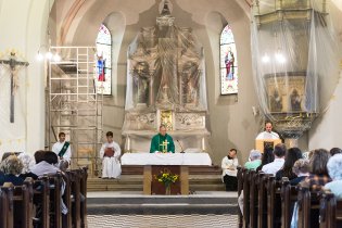 Nebavilo nás z těch soch pořád utírat muší hovínka, tak jsme je radši zakryli