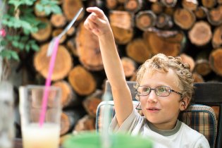 Hele, vidlička zapíchnutá v brčku - aneb když už mi konečně donesou ty halušky?!!