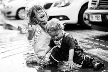 V tom letošním suchu je třeba si kaluže pořádně užít