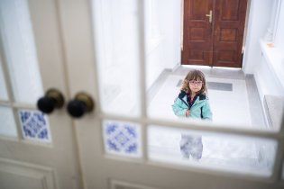 Za dveřmi je Verunka