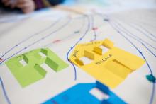 Na adventní nástěnku přibyly další domečky.