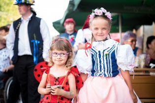 Verunka kroje miluje, kdo ví, třeba jednou převlékne dres :-)