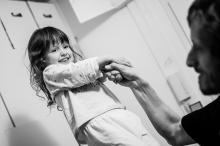 Tati, a teď mě odnes do koupelny v nějaké akrobacii!... asi dáme Verču brzo k cirkusákům