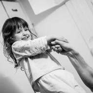 Tati, a teď mě odnes do koupelny v nějaké akrobacii!... asi dáme Verču brzo k cirkusákům