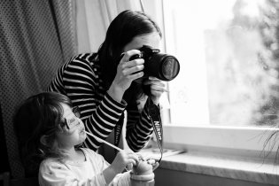 Tento víkend děti svou maminku neuvidíte jinak, než schovanou za foťákem