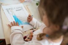 Těm princeznám se prostě nejde vyhnout, když je má na tričku každá druhá holčička u nás na sídlišti :-)