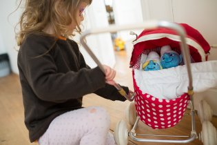 Různorodá směsice hraček ve farní kavárně výborně rozvíjí fantazii