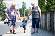 Prababička s pradědou na oslavu mě dovedou