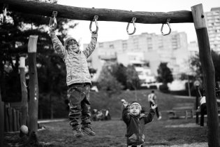 Sorry, já Tě sundat nemůžu, já fotím! :-D