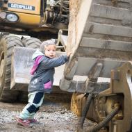 Já tu lžíci trochu pošoupnu, ať se Ti to tam líp vejde, ju?