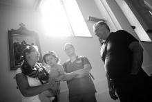 (oknem krumvířského kostela) osvíceni