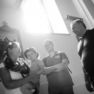 (oknem krumvířského kostela) osvíceni