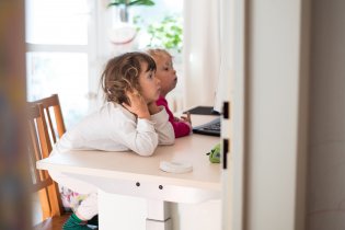 Denní příděl princezen a stavebních strojů na Youtube právě začíná