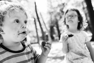 Tatínek koupil tajně sušenky, aby si je děcka mohly druhý den o to více vychutnat