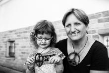 Dostali jsme za úkol vytřídit krabici se starými krámy a hele, co jsme tam našli :-)