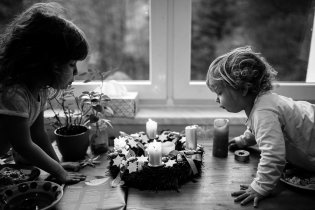 Zábavná aktivita - sfoukávání sfíček - nás provázela celým adventem