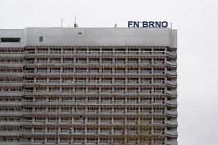 ... ale naštěstí kdesi v útrobách této budovy Lence řekli: "Jste zdravá, můžete jít domů" :-)