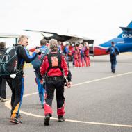 A hned jak vyskočíte, tak musíte udělat banán a nepřetržitě se usmívat!