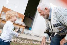 Neboj, Radovánku, praděda je spíš na maso, ten Ti ten chleba nesebere!