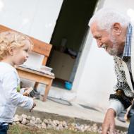 Neboj, Radovánku, praděda je spíš na maso, ten Ti ten chleba nesebere!