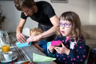 Máte tu něco dobrého, co by mi zároveň ladilo k oblečení?