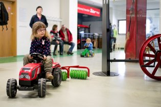 Jede traktor, je to Zetor